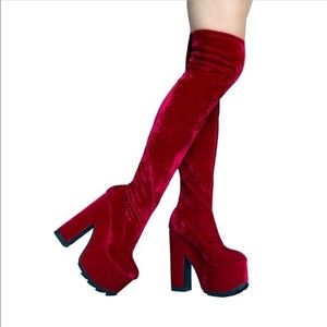 YRU labyrinth boots in red